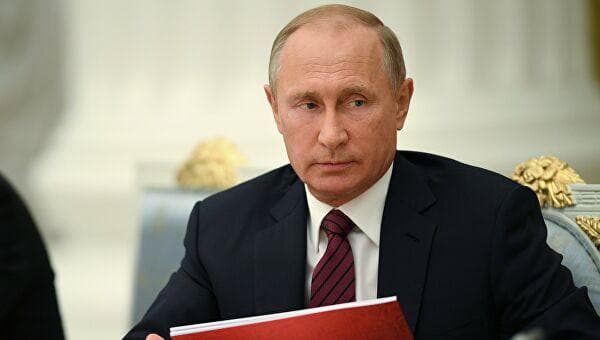 Рейтинг Путина среди граждан РФ за два года упал почти наполовину