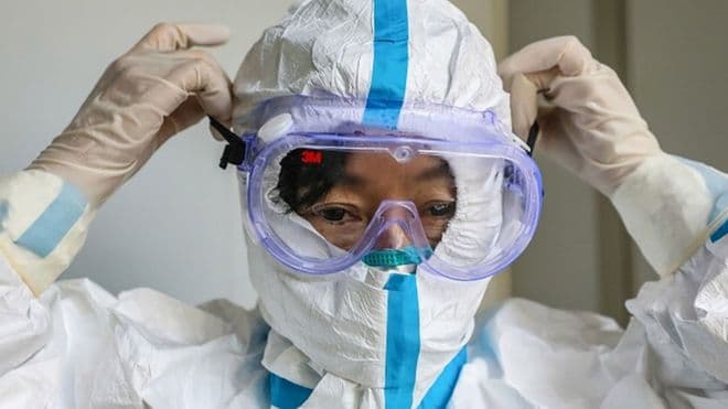 Ovqatlanmasdan, suv ichmasdan, zarurat uchun to‘xtamasdan: Shifokorlar koronavirus epidemiyasi paytida qanday ishlamoqda?