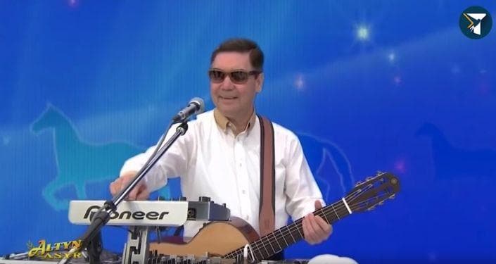 Turkmaniston prezidenti Yangi yil bazmida dijyeylik qildi (video)