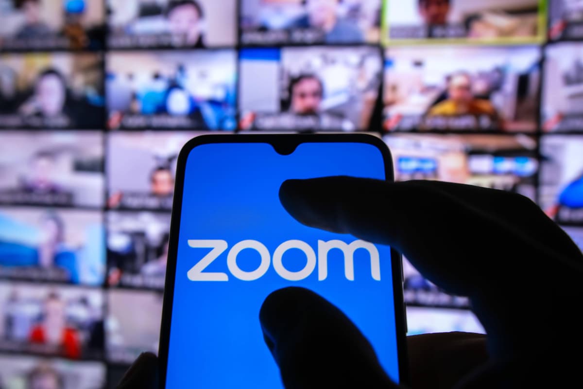 Zoom - pandemiya davrining asosiy ilovasi shuhratiga xavfsizlik muammosi soya solmoqda