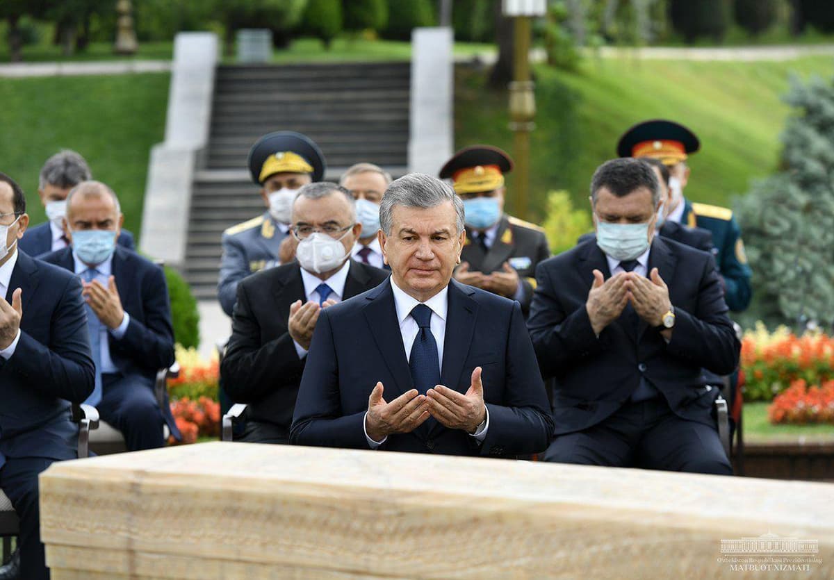 Shavkat Mirziyoyev Shahidlar xotirasi xiyoboniga tashrif buyurdi