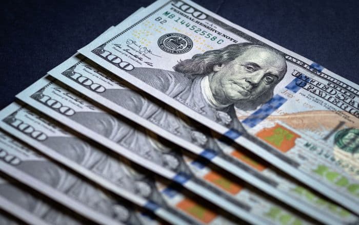 ЦБ опубликовал курс валют: доллар продолжает рост