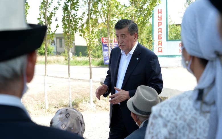 «Uzoqdagi qarindoshdan yaqindagi qo‘shni afzal». Jeenbekov Qirg‘iziston va O‘zbekiston munosabatlari haqida gapirdi