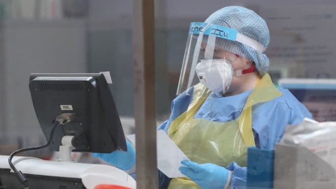 Koronavirus: Buyuk Britaniya qayerda xatoga yo‘l qo‘ydi?