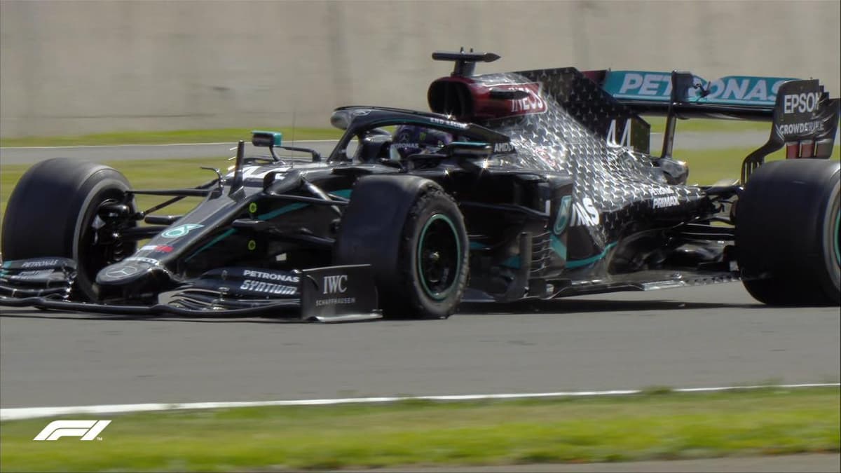 Hemilton uchta g‘ildirakda finishni kesib o‘tib, Formula-1 poygasida g‘alaba qozondi