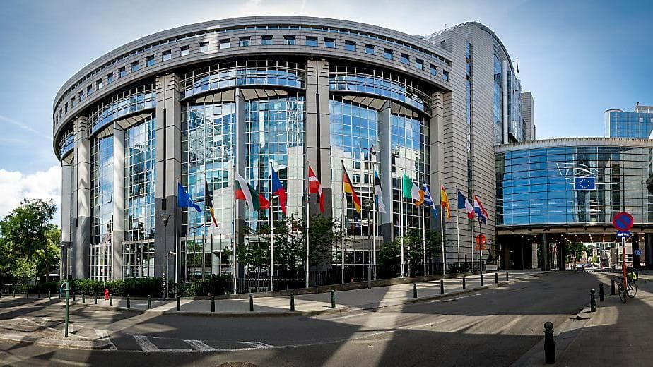 Yevroparlament binosiga boshpanasizlar joylashtiriladi