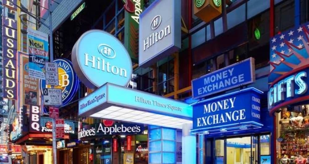 Pandemiya sababli yopilgan Hilton Times Square mehmonxonasi qachon ochilishi noma'lum ekanligini bildirdi