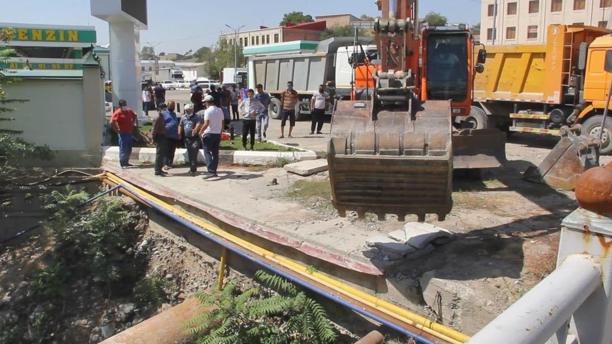 Samarqanddagi doim suv bosadigan ko‘cha 7 milliard so‘mga ta'mirlanmoqda