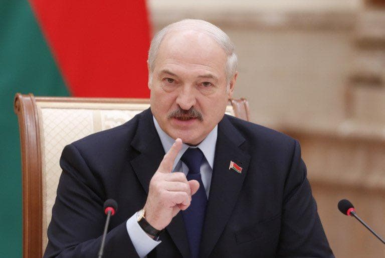 Lukashenko koronavirusga chalinganlarni shaxsan o‘zi davolashga tayyorligini aytdi