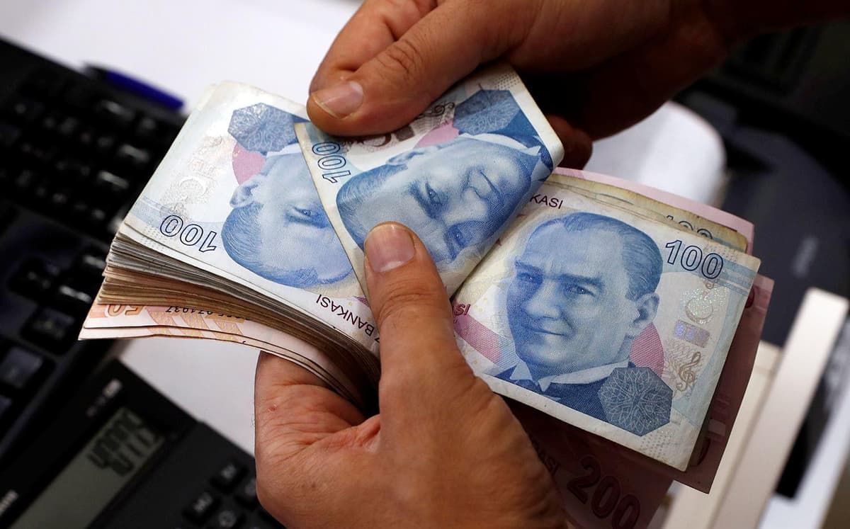 YeI bilan munosabatlar keskinlashishi ortidan turk lirasi kursi rekord darajada tushib ketdi