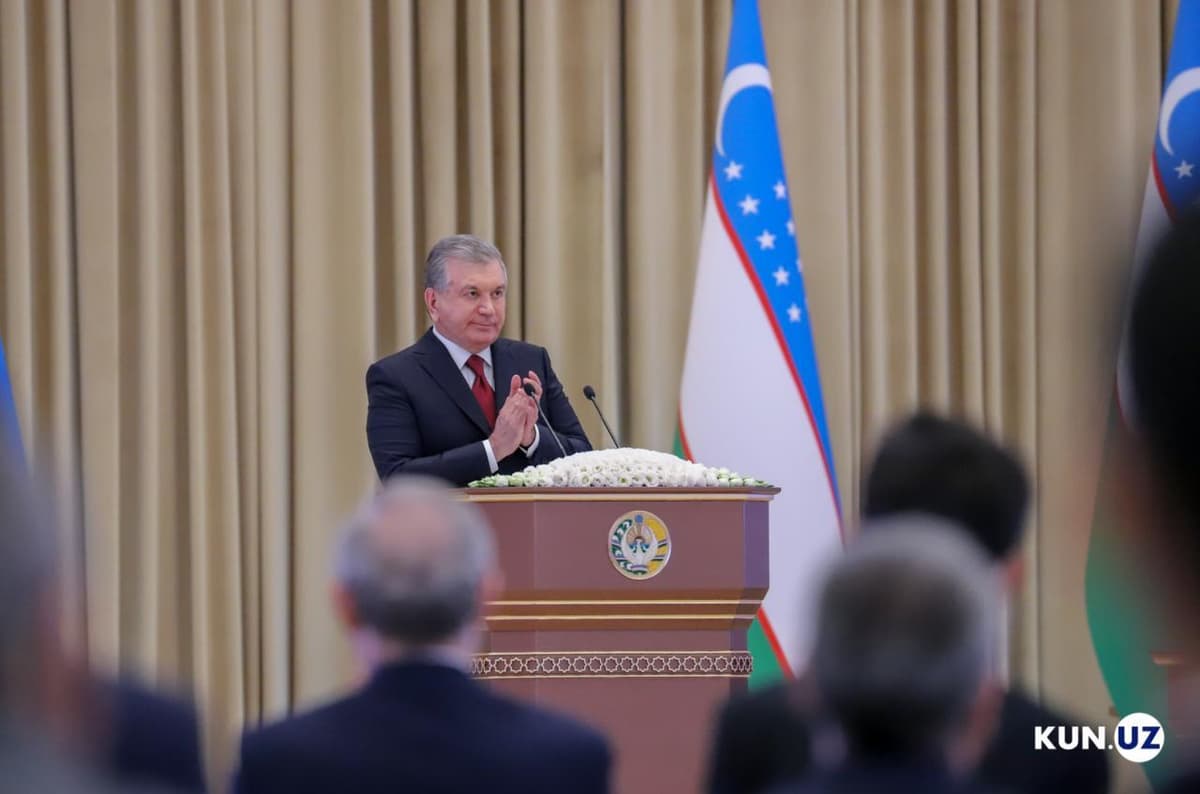 Sinf rahbarlari uchun qo‘shimcha to‘lov 1,5 baravar oshiriladi. Prezident bu maqsadda 400 milliard so‘mdan ziyod mablag‘ ajratilishini ma'lum qildi