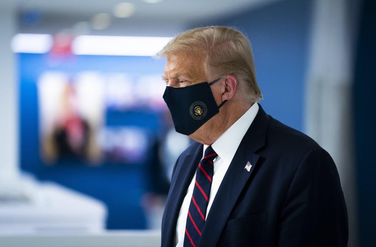 Трамп самоизолировался после обнаружения COVID-19 у его советницы