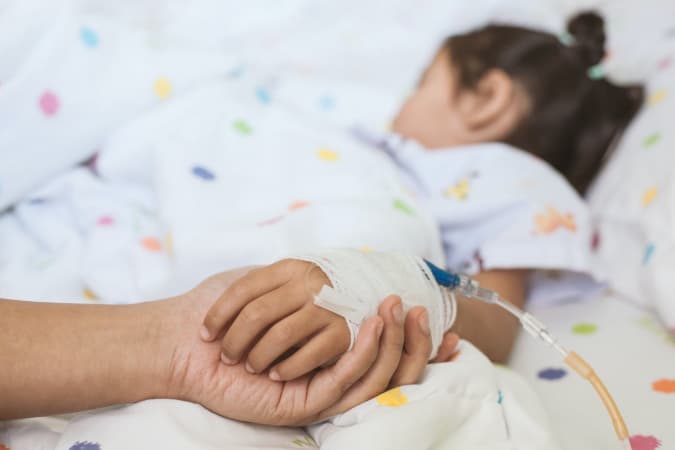 Kavasakisimon sindrom shaklidagi yangi kasallikning asosiy klinik belgilari ma'lum qilindi