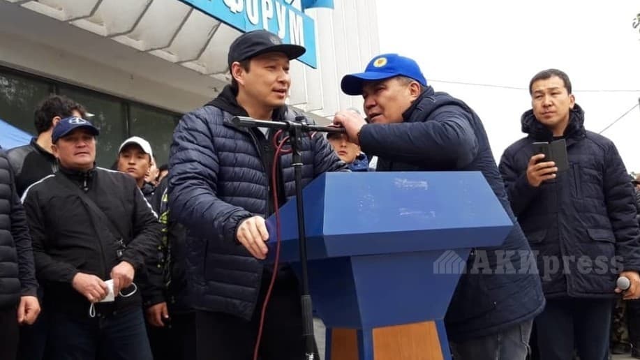 Қирғизистоннинг собиқ бош вазири Сапар Исаков халқаро қидирувга берилди