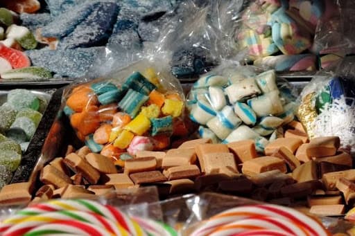 Madagaskar ta'lim vaziri 2 mln dollarlik qand sotib olgani uchun iste'foga chiqarildi