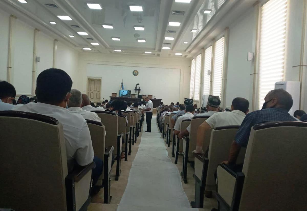 Andijon viloyatida yuzlab kishilar ishtirokida majlislar o‘tkazildi. Hukumat buni taqiqlagandi