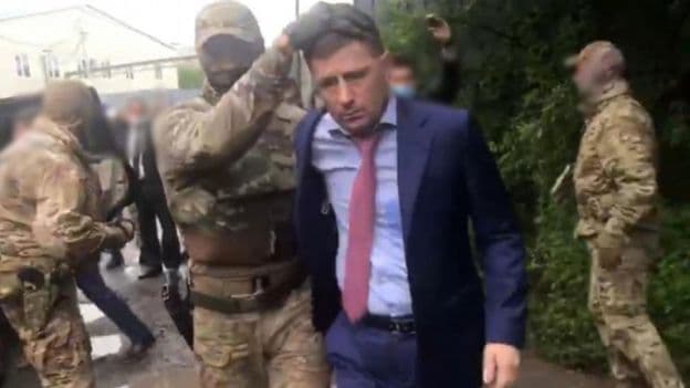 Rossiyada gubernator qotillik ishi bo‘yicha qo‘lga olindi. Jirinovskiy bunga javoban partiyasini Dumadan olib chiqishini aytdi