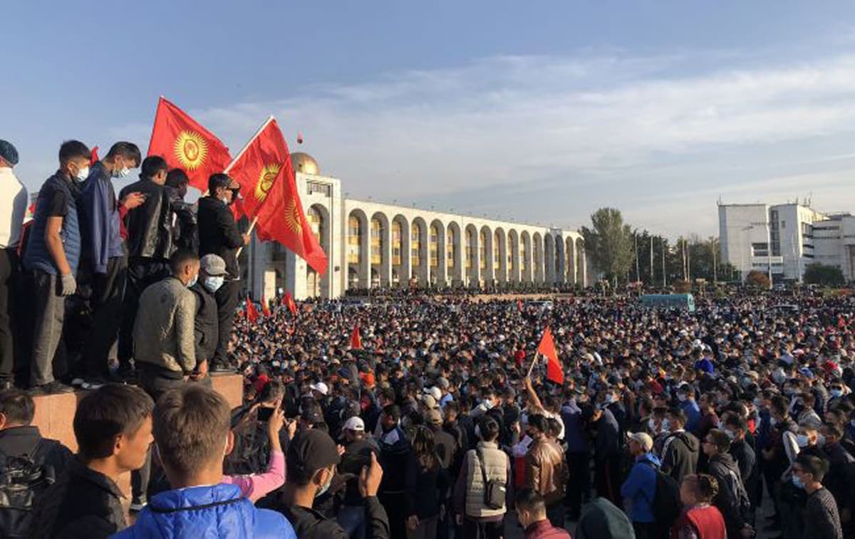 Қирғизистондаги тартибсизликлар вақтида турмаларни тарк этганлардан ортга қайтиш талаб қилинди