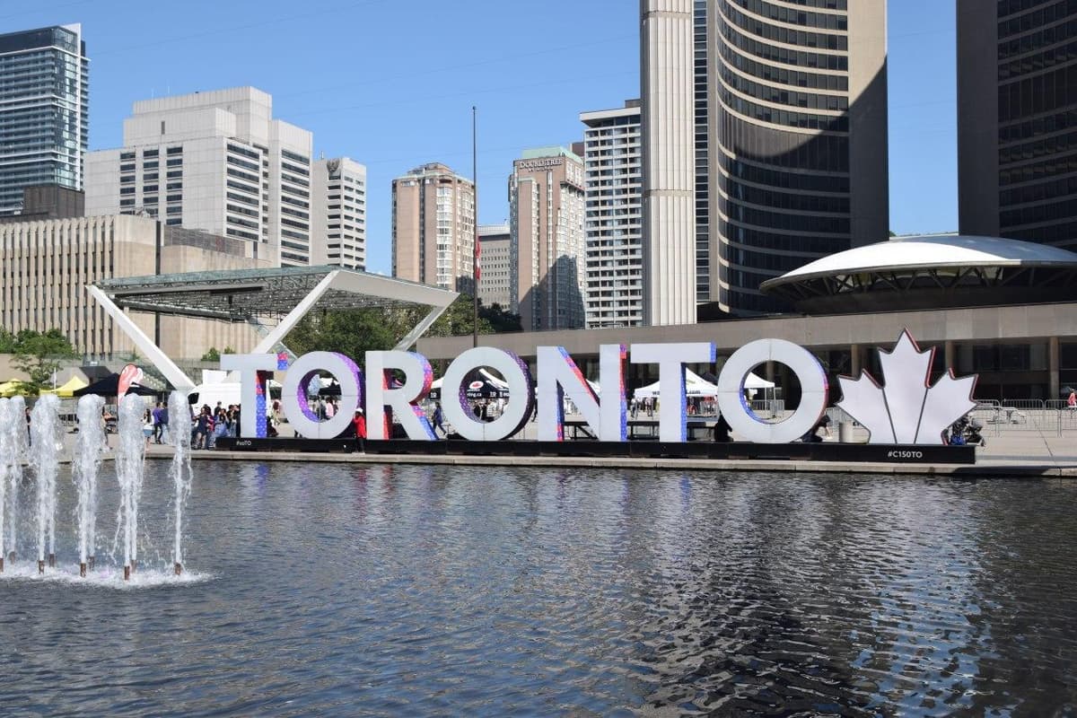 O‘qish va ishlash uchun Kanadaga borish, viza masalalari va maoshlar - Torontodagi o‘zbek yuristi bilan suhbat