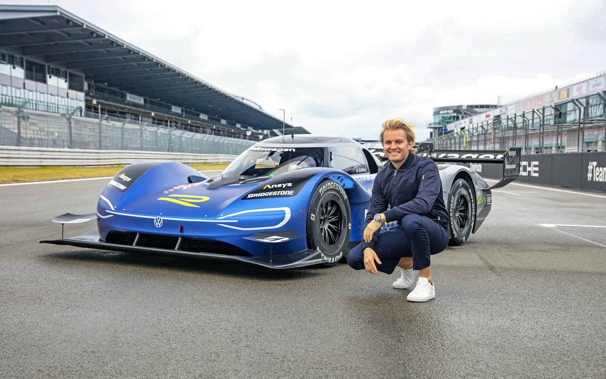 “Formula-1” chempioni dunyodagi eng tezyurar elektrokarni sinovdan o‘tkazdi (video)