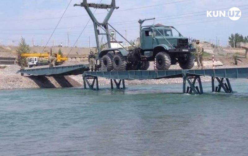 Norin daryosi uzra ko‘prik bitgunga qadar aholi uchun vaqtincha ko‘prik ko‘tarildi