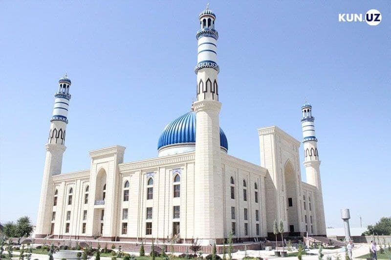 Muftiy Usmonxon Alimov Urgutdagi yangi masjidga bordi