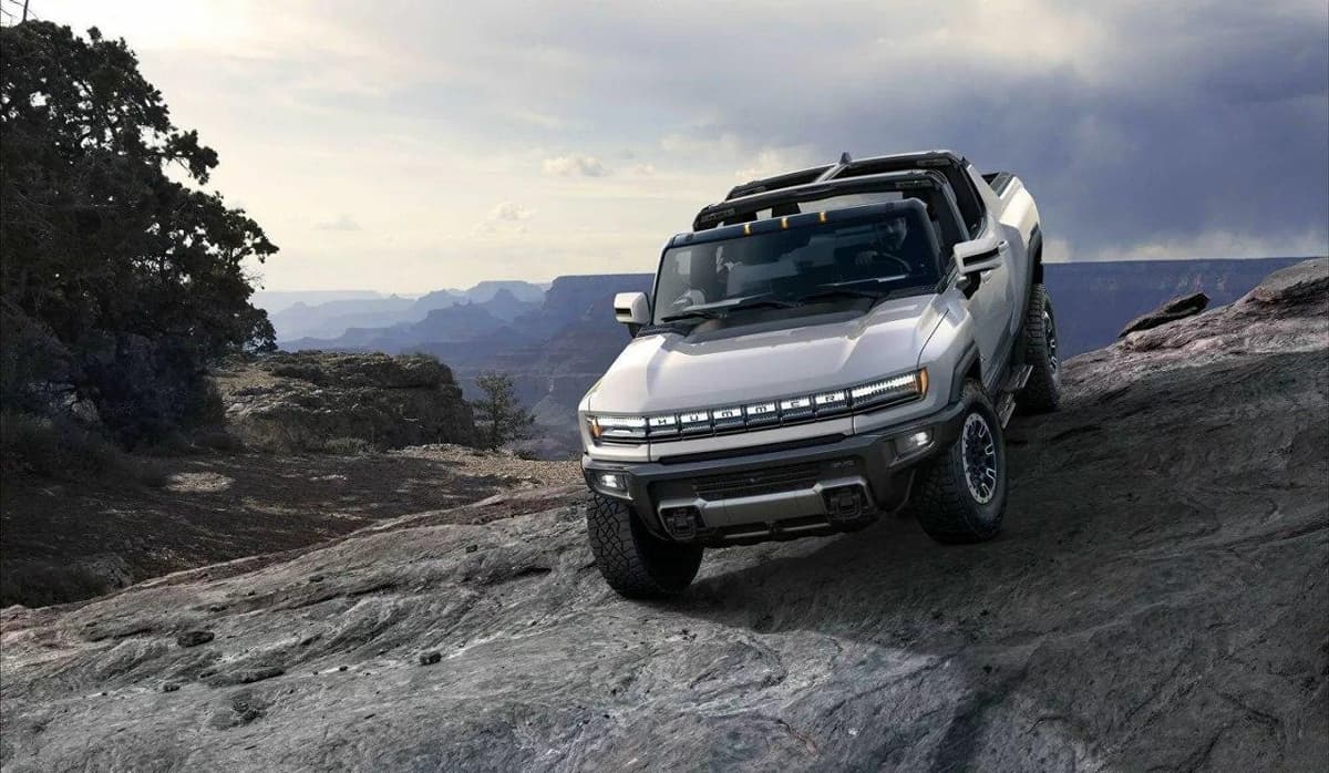 Янги Hummer Tesla Cybertruck электромобили рақобатчиси бўлади