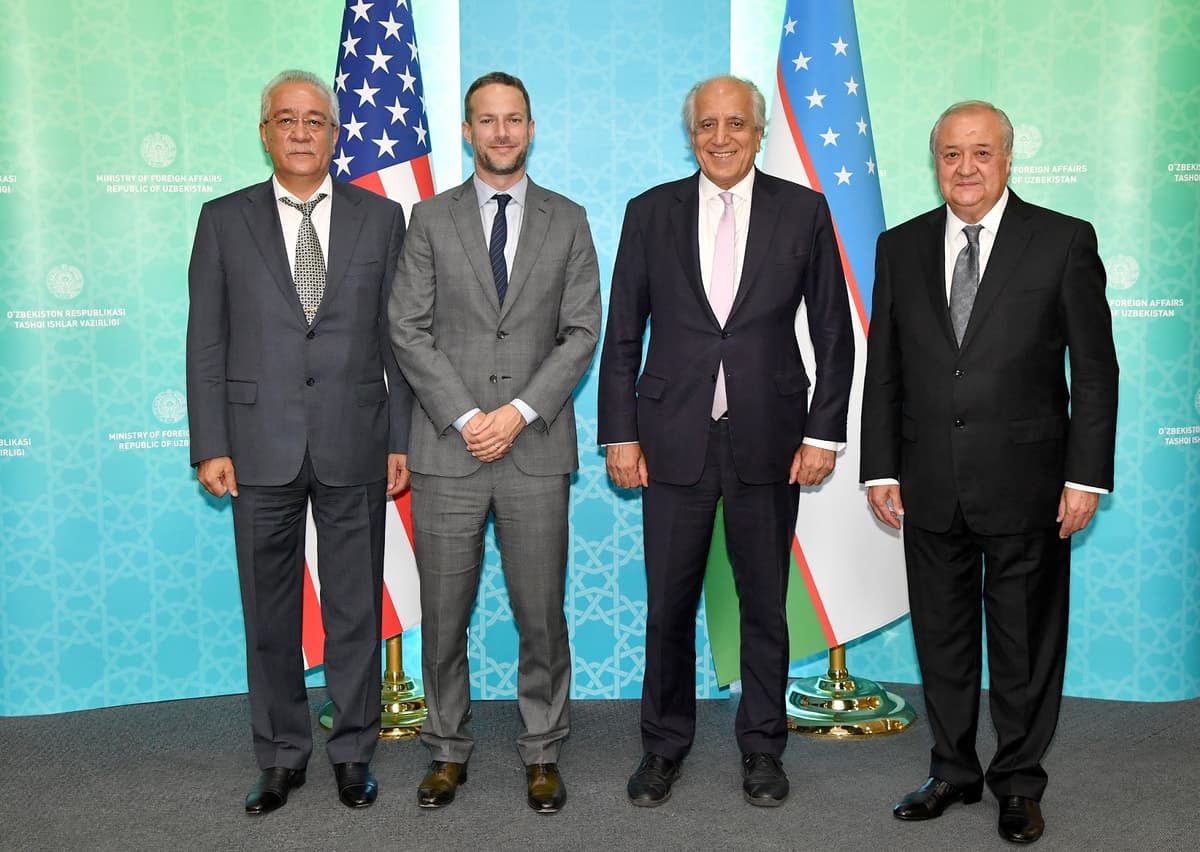 Abdulaziz Komilov Zalmay Xalilzod bilan uchrashdi