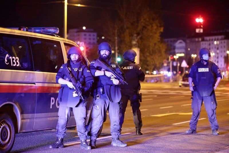Avstriya poytaxtida bir vaqtning o‘zida 6ta joyda otishma sodir etildi