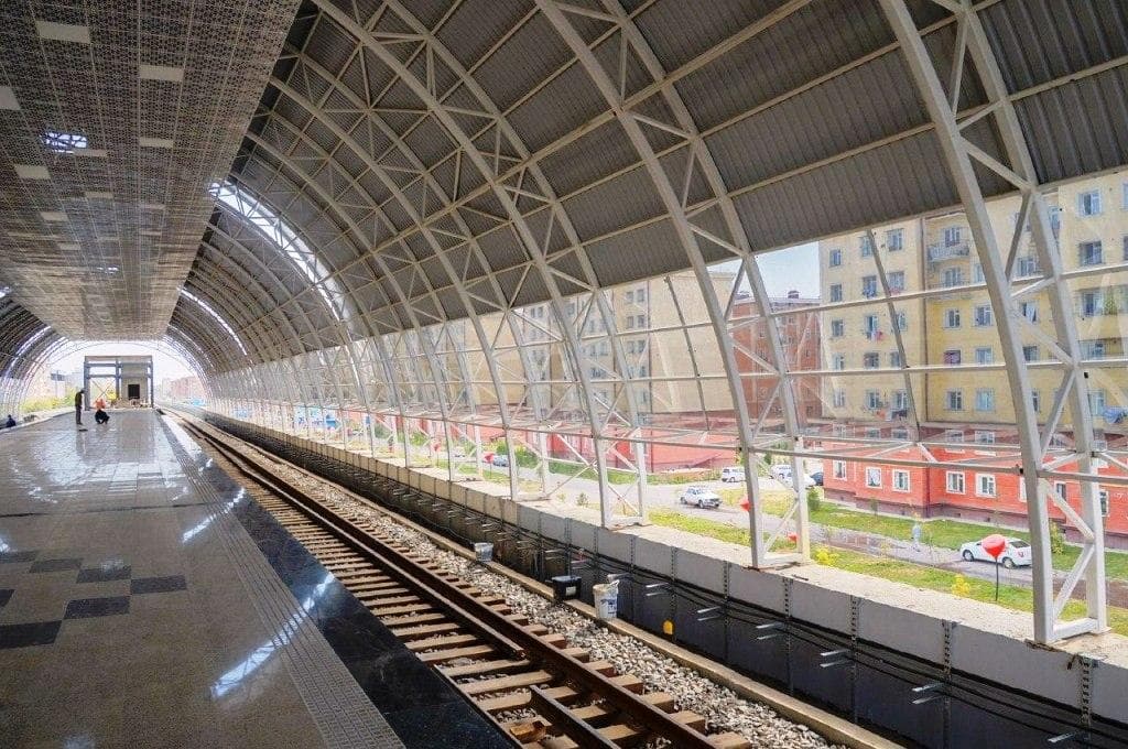 Завершены строительные работы на 5 станциях линии метро «Сергели»