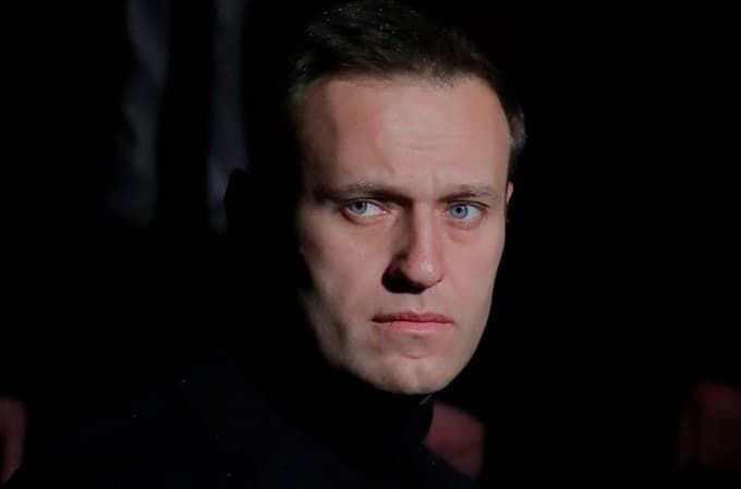 Навальний тўлиқ ўзига келдими: Журналистлар, унинг сафдошлари ва ҳукумат нима демоқда?