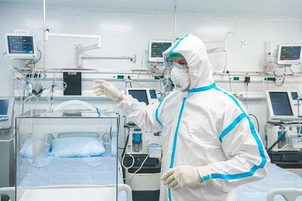 Rossiyada bemorlarni koronavirusdan tuzalganlar qonini quyish orqali davolash boshlandi
