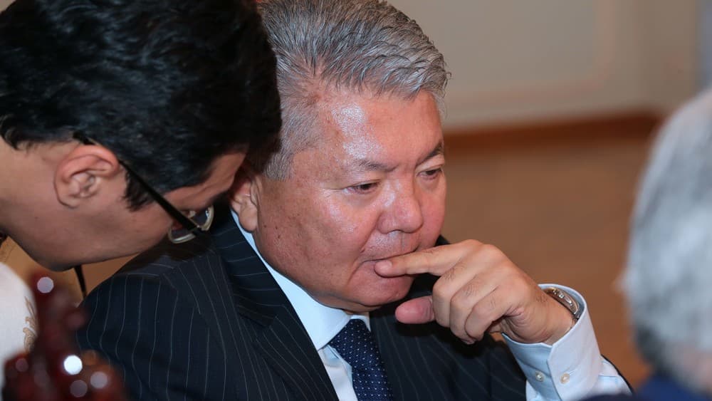 Qirg‘iziston prezidenti iste'foga chiqishdan oldin mamlakatning Rossiyadagi elchisini lavozimidan yashirincha bo‘shatgani ma'lum bo‘ldi