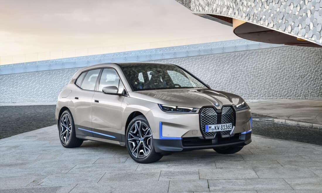 BMW yangi elektr krossoverini taqdim qildi