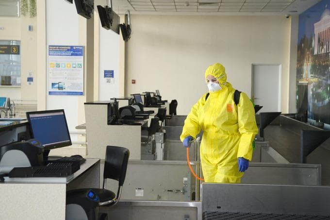 Xodimi virus yuqtirgani uchun tadbirkorni jazolash to‘g‘rimi? Maxsus komissiya qarori e'tirozlarga sabab bo‘lmoqda