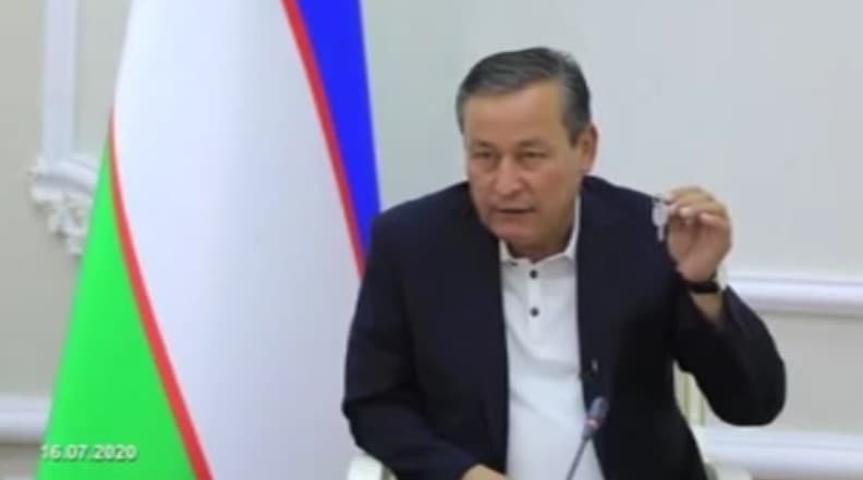 «Dorilar bo‘yicha hech qanday muammo yo‘q» – Andijon viloyati hokimi uch oylik zaxira omborining kalitini ko‘rsatdi
