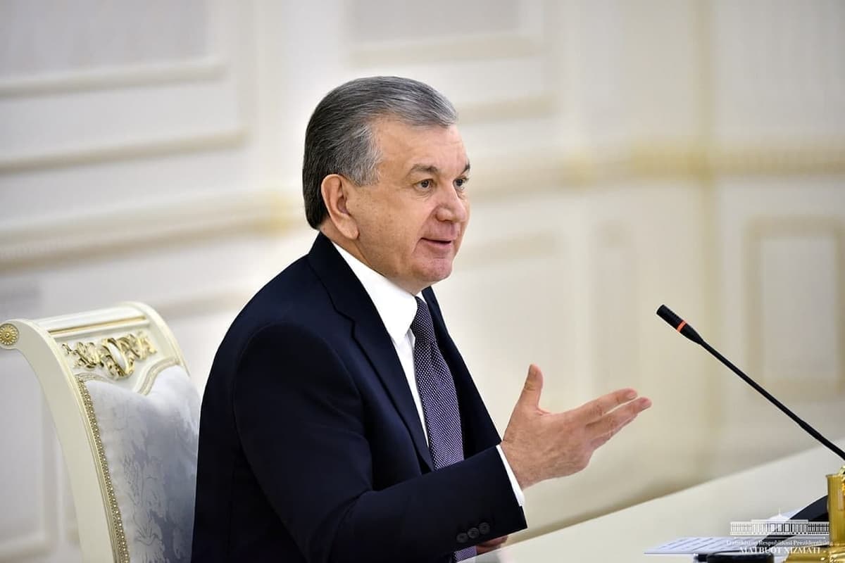 «Nega u chetda xor bo‘lib yurishi kerak?» Prezident yoshlar siyosatiga mas'ul tashkilotlarni qattiq tanqid qildi
