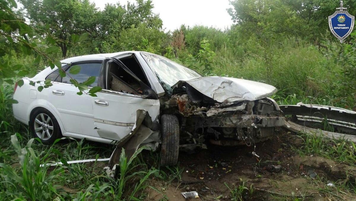 Farg‘onada voyaga yetmagan shaxs transport vositasini olib qochdi va YTHga uchradi