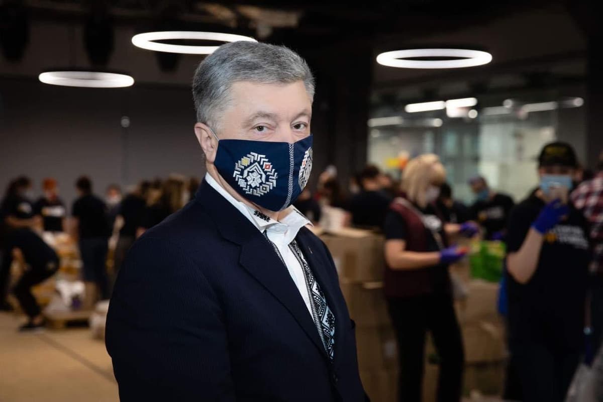 Коронавирусга чалинган Пётр Порошенко шифохонага ётқизилди