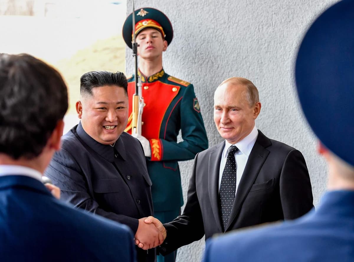 Putin Kim Chen Inni medal bilan taqdirladi