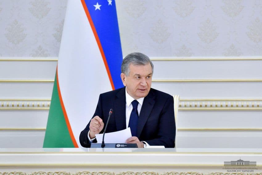 Мирзиёев поручил поэтапно смягчить карантинные ограничения в некоторых областях, районах и городах