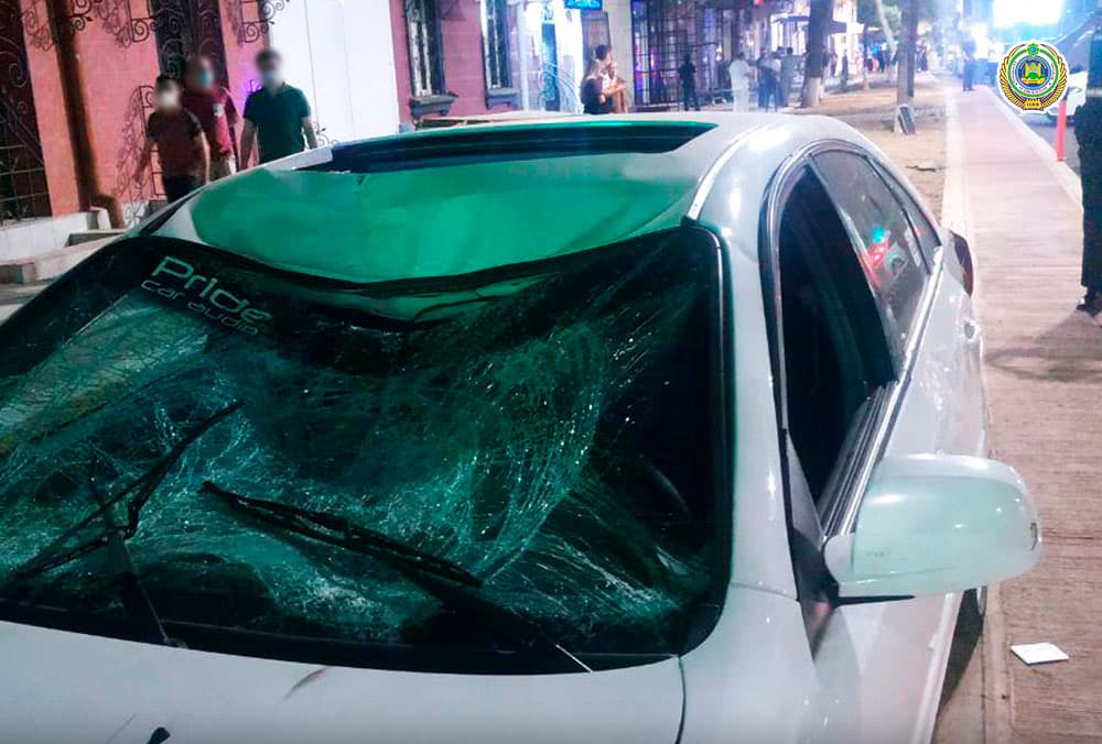 В Ташкенте 19-летний водитель Lacetti наехал на инспектора ДПС