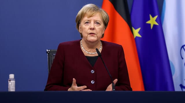 Angela Merkel koronavirusni jilovlash uchun fuqarolarni o‘zaro aloqalar va sayohatlarni kamaytirishga undadi