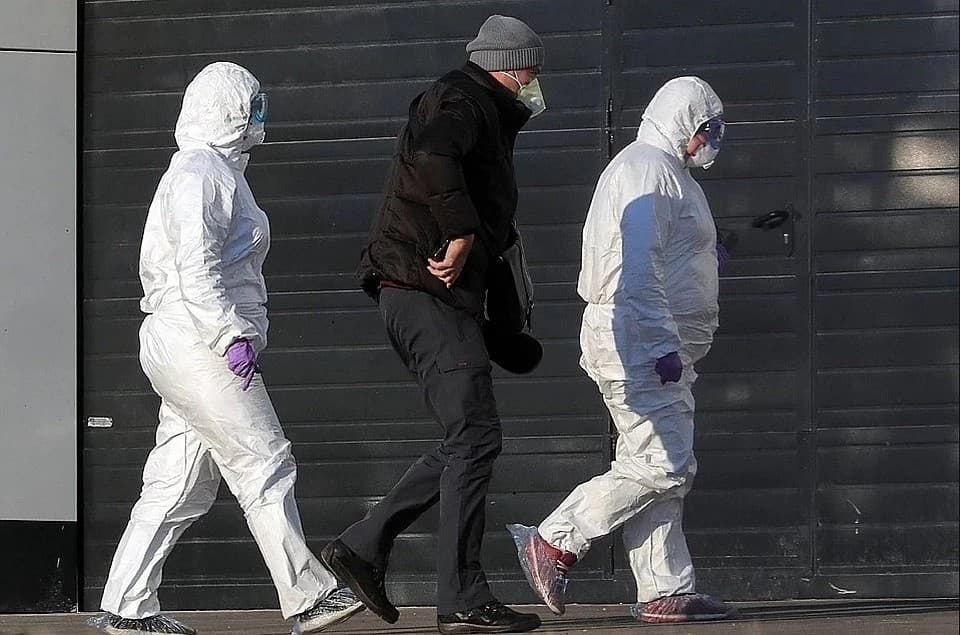 Koronavirus 8 metrdan uzoq masofaga tarqalishi mumkin