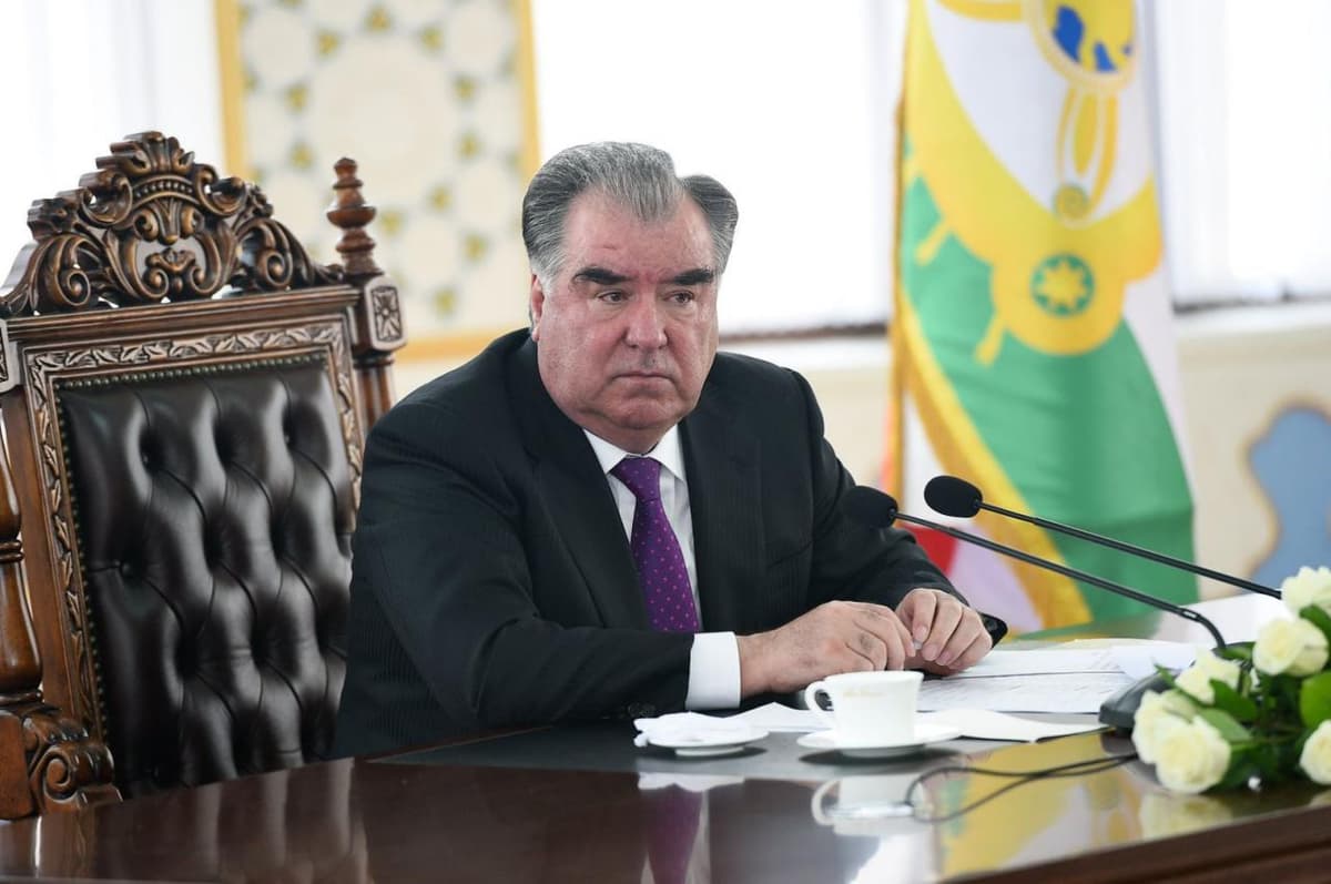 Imomali Rahmon koronavirusga qarshi kurash doirasida maoshidan voz kechdi