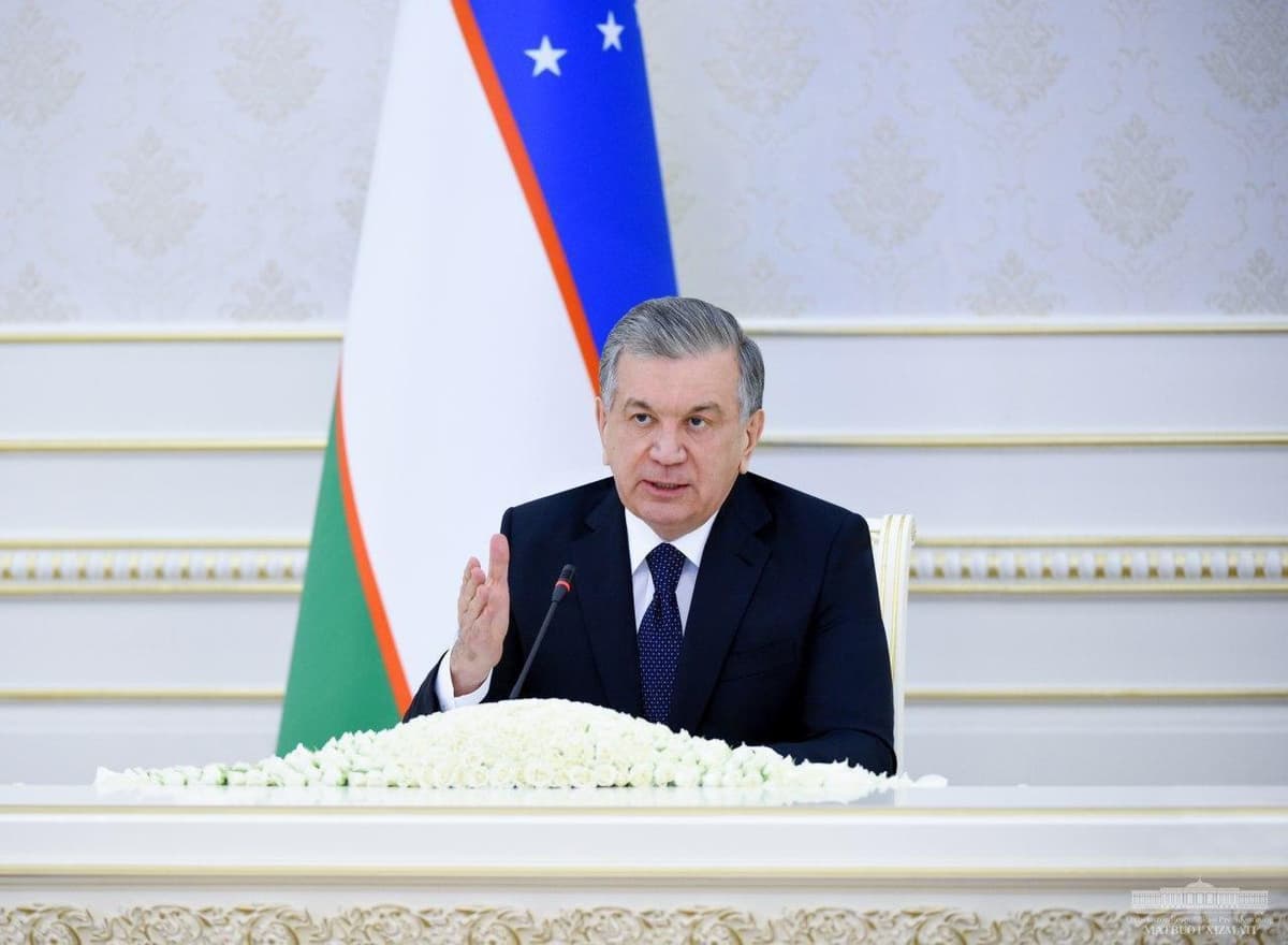 Мирзиёев поручил закупить 300 тыс. экспресс-тестов и 500 аппаратов ИВЛ