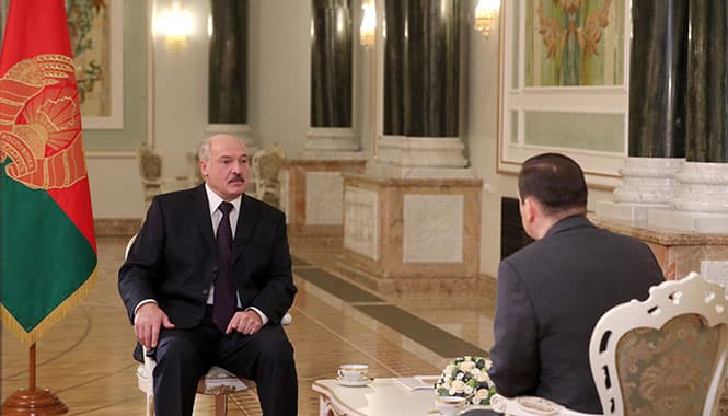 Лукашенко: глобальные игроки могут использовать коронавирус с целью поделить мир без войны
