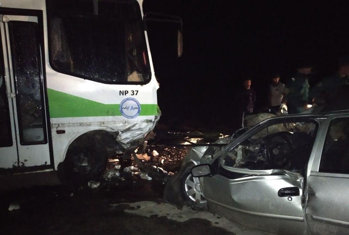 «Neksiya» va avtobus to‘qnashuvida haydovchilardan biri qurbon bo‘lib, 3 nafar yo‘lovchi tan jarohati oldi