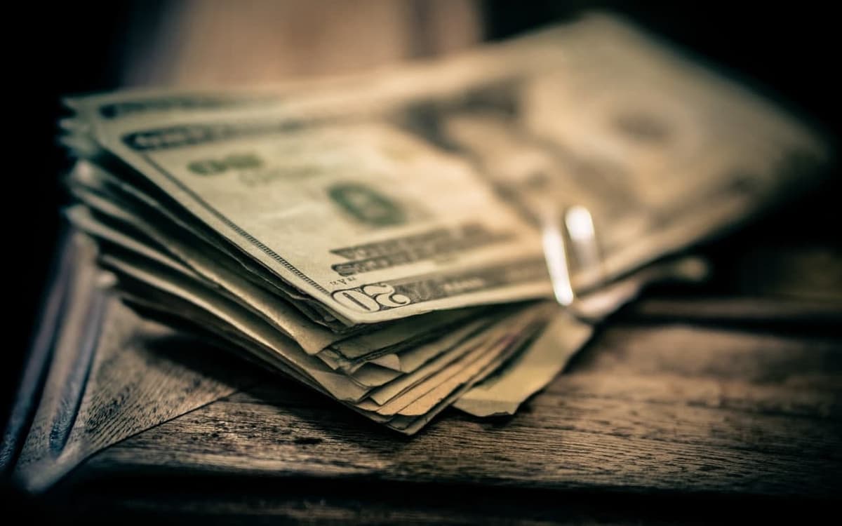 «Karam», «ko‘kat», «baks» – barchasi dollar haqida