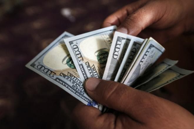 Andijonda qalbaki dollarlarini o‘tkazib, voqea joyidan qochmoqchi bo‘lgan valutafurush o‘zini suvga tashladi